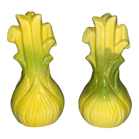 Vintage Salt Pepper Shaker Shakers Yellow Flower Onion Bulb Bulbs Figural Kitchen Mid Century Kitsch