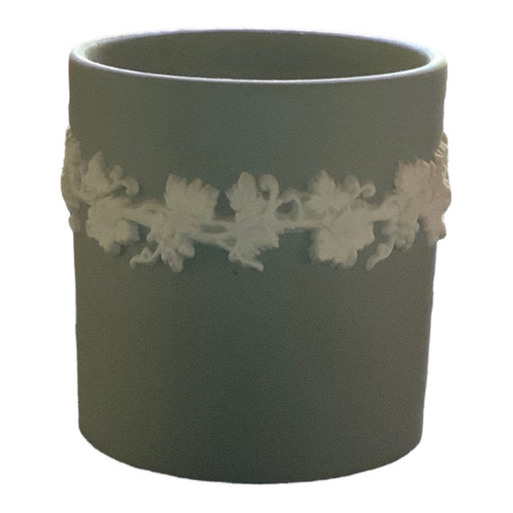 AM Vintage England English Wedgwood Sage Green Raised Relief Cup Toothpick holder