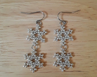 Snowflake dainty earrings