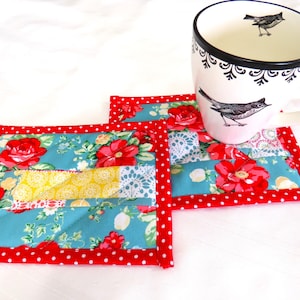 Pioneer Woman Coaster Set: Oversized Floral Mug Rugs, Set of 2