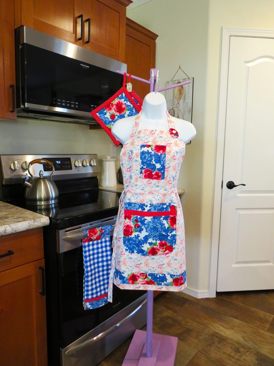 Pioneer Woman Fabric Apron, One Size Fits All Pioneer Woman Apron