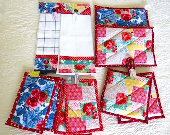 Pioneer Woman Vintage Design Fabric Kitchen Set: Hot Pad, Potholders, Towel, Mug Rugs