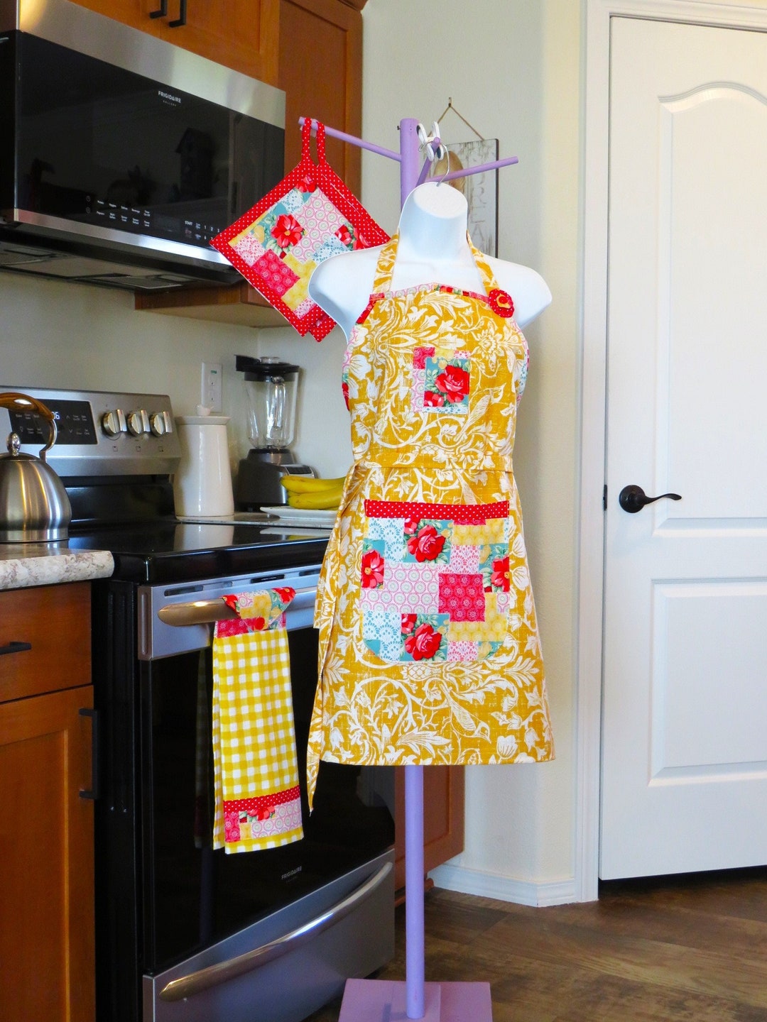 Pioneer Woman Fabric Apron, Pioneer Woman Fabric Kitchen, Roses Apron