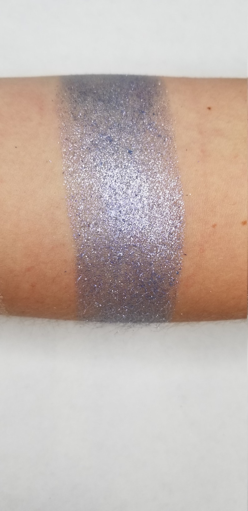 Scylla - Vegansk Pressad Highlighter Ögonskugga Blå Glitter bild 3