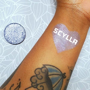 Scylla - Vegansk Pressad Highlighter Ögonskugga Blå Glitter bild 7