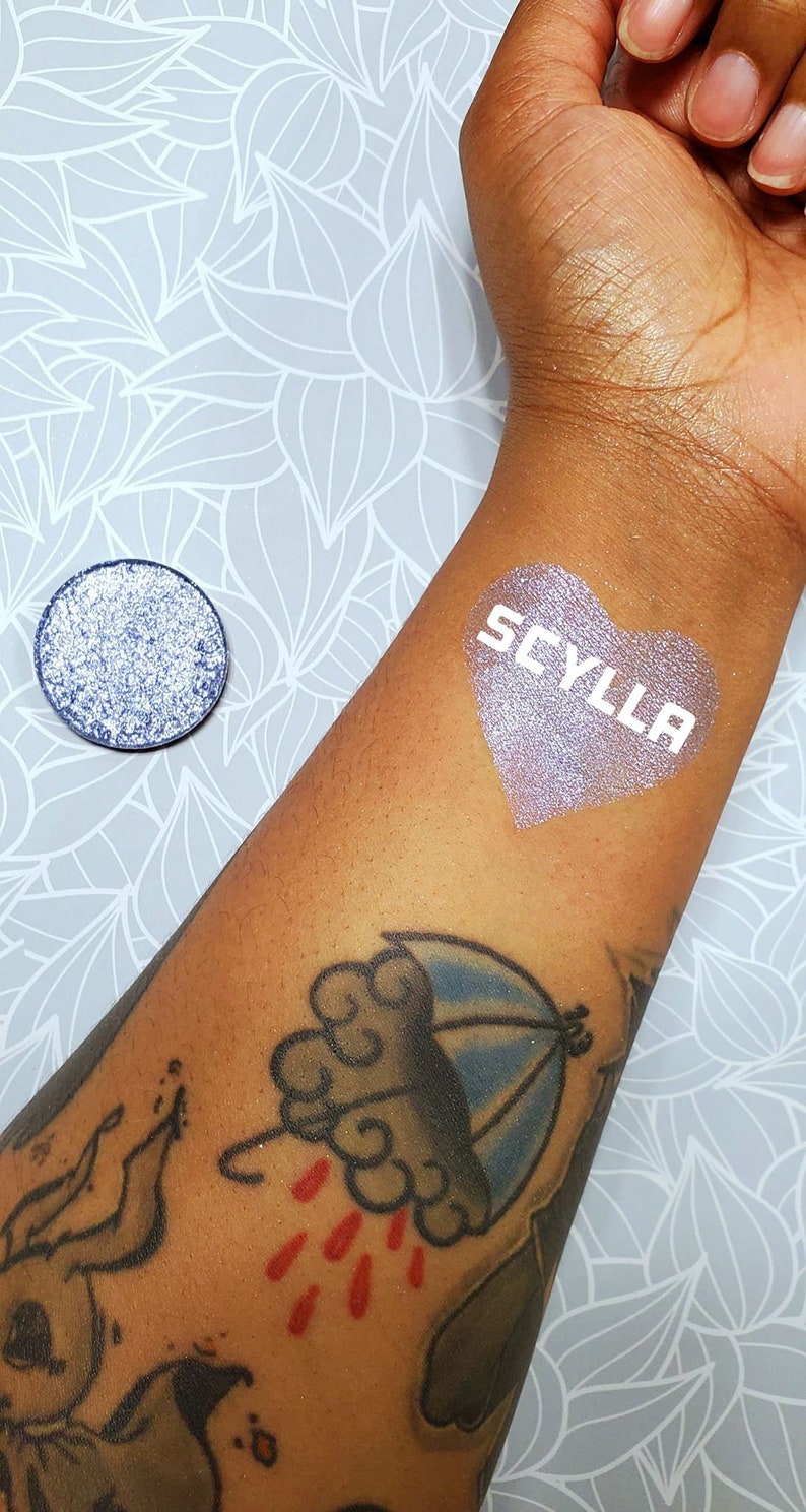 Scylla - Vegansk Pressad Highlighter Ögonskugga Blå Glitter bild 7