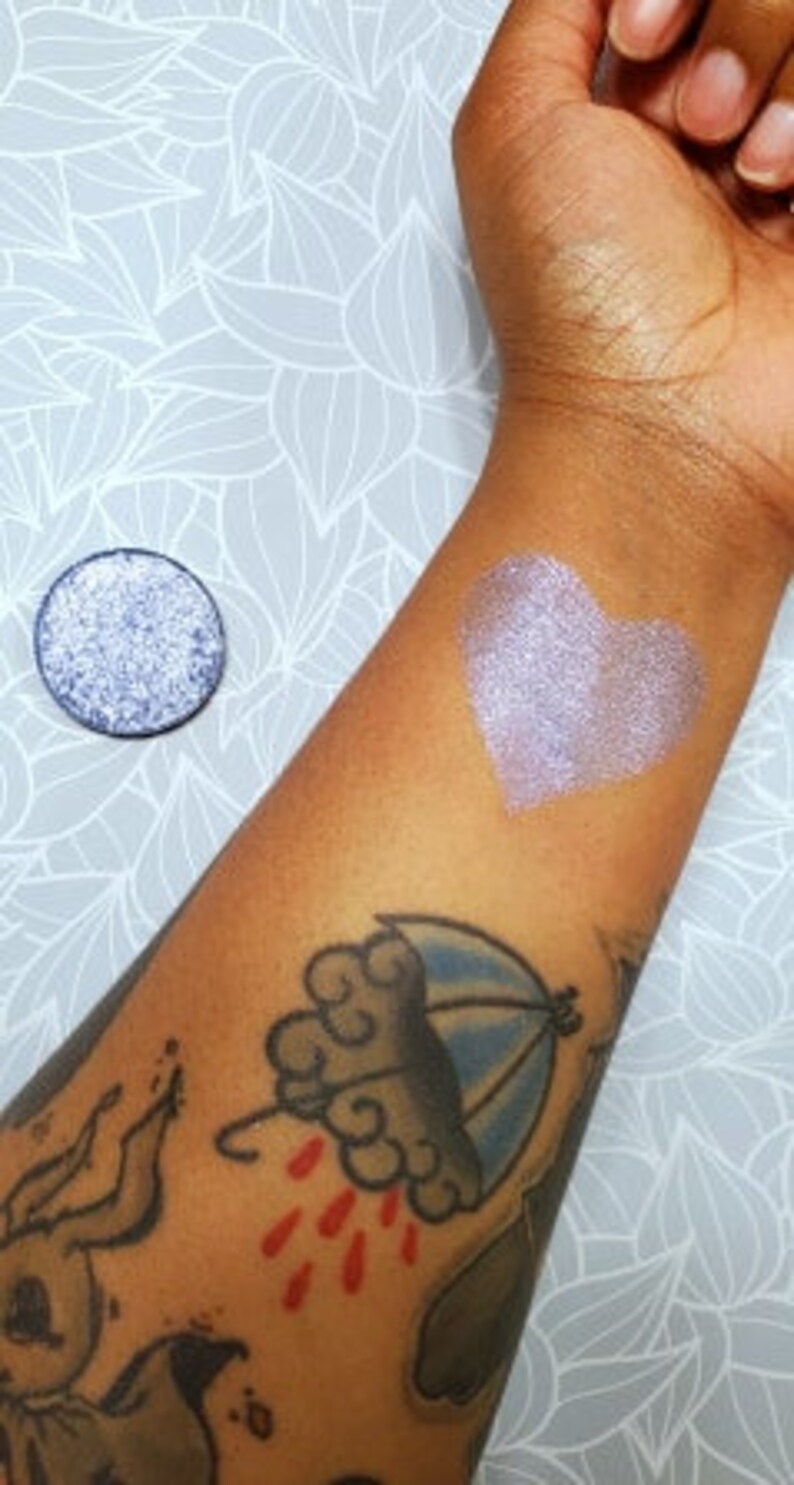 Scylla - Vegansk Pressad Highlighter Ögonskugga Blå Glitter bild 8