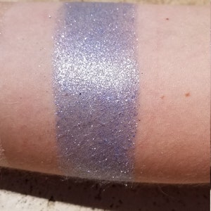 Scylla - Vegansk Pressad Highlighter Ögonskugga Blå Glitter bild 5
