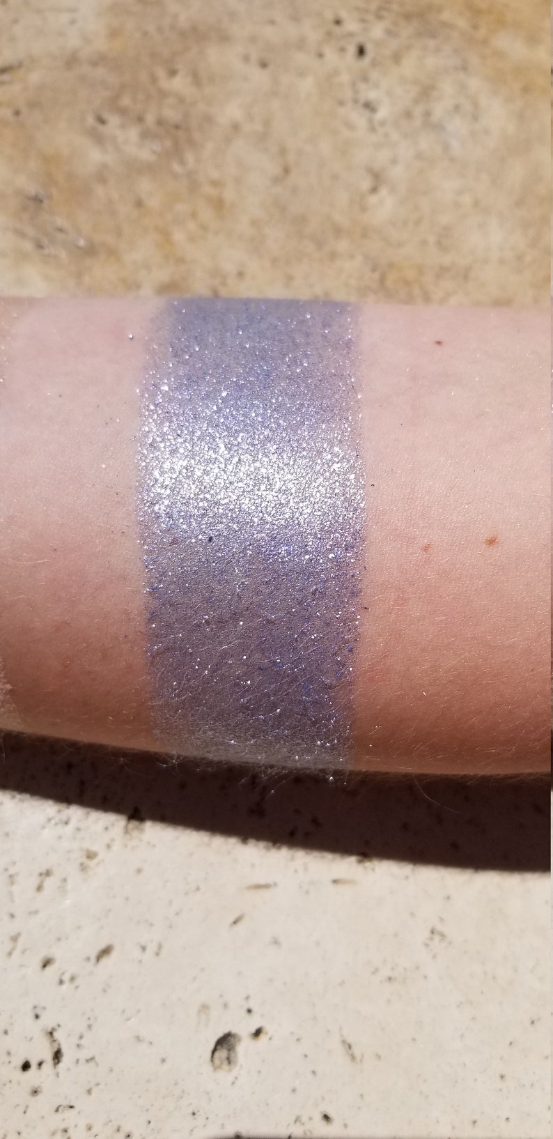 Scylla - Vegansk Pressad Highlighter Ögonskugga Blå Glitter bild 5
