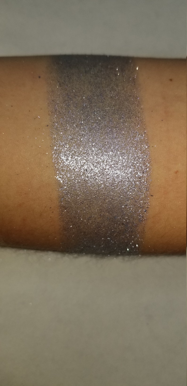 Scylla - Vegansk Pressad Highlighter Ögonskugga Blå Glitter bild 4