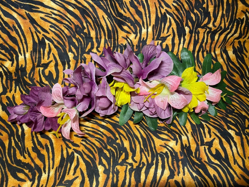 Tiki hair flower