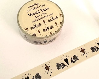 May include: A roll of washi tape with a beige background and a repeating pattern of black hearts, stars, and floral elements. The tape is 15mm wide and 10m long. The text "molly illustration" and "Washi Tape" are printed on the roll.