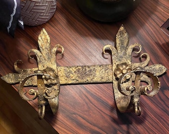 Vintage Französisch Geschmiedet Vergoldetes Eisen Garderobe Haken Fleur De Lys Messing Hut Ablage