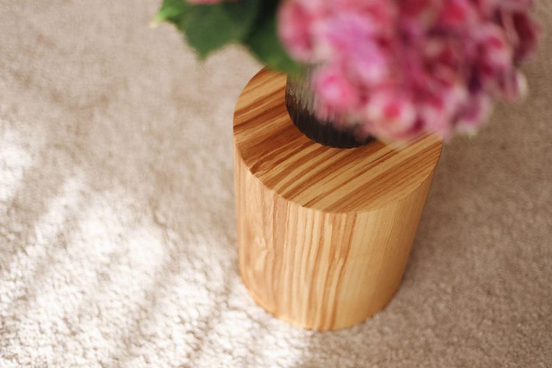 Pedestal de madera - Soporte para plantas o columna de exhibición / Decoración del hogar hecha a mano / Grabado personalizado disponible / Estante para artículos imagen 8