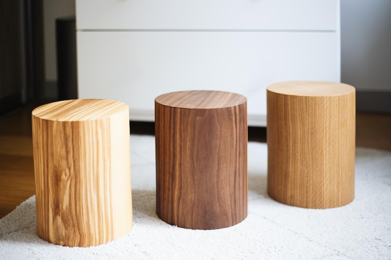 Pedestal de madera - Soporte para plantas o columna de exhibición / Decoración del hogar hecha a mano / Grabado personalizado disponible / Estante para artículos imagen 2