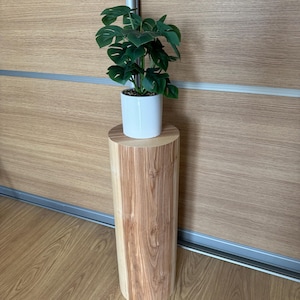 Supporto a piedistallo in legno massello - Supporto per piante o colonna espositiva / Decorazione per la casa fatta a mano / Incisione personalizzata disponibile / Ripiano per oggetti