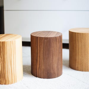 Personalisierter Ladenständer aus Holz | Ladenbau Säule | Natürlicher Holzsockel für Handel oder Dekor, Holzpodium für Kunst