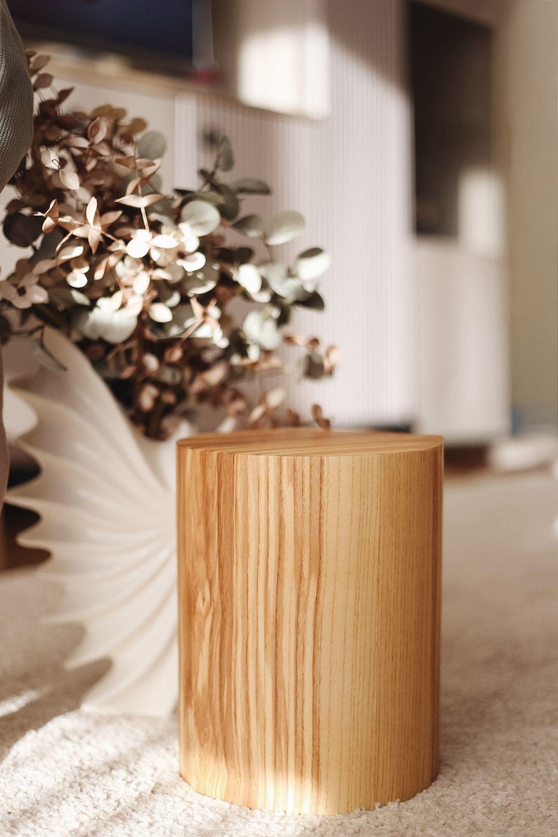 Pedestal de madera - Soporte para plantas o columna de exhibición / Decoración del hogar hecha a mano / Grabado personalizado disponible / Estante para artículos imagen 4