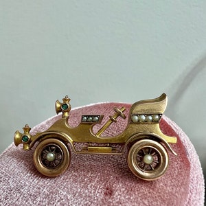 Antique novelty brooch retro car automobile early Art Deco late Edwardian with pearl and emerald accents solid 9k yellow and rose gold pin image 10