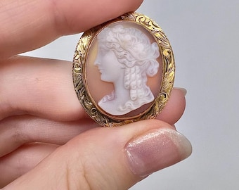 Antique hardstone cameo brooch 15k solid yellow gold rare intricately detailed Victorian hand carved sardonyx engraved frame RARE
