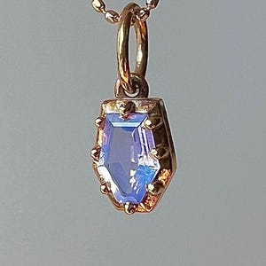 Naturlig lavendel safirberlock opalescent hänge 14k guldsköld georgiansk stil
