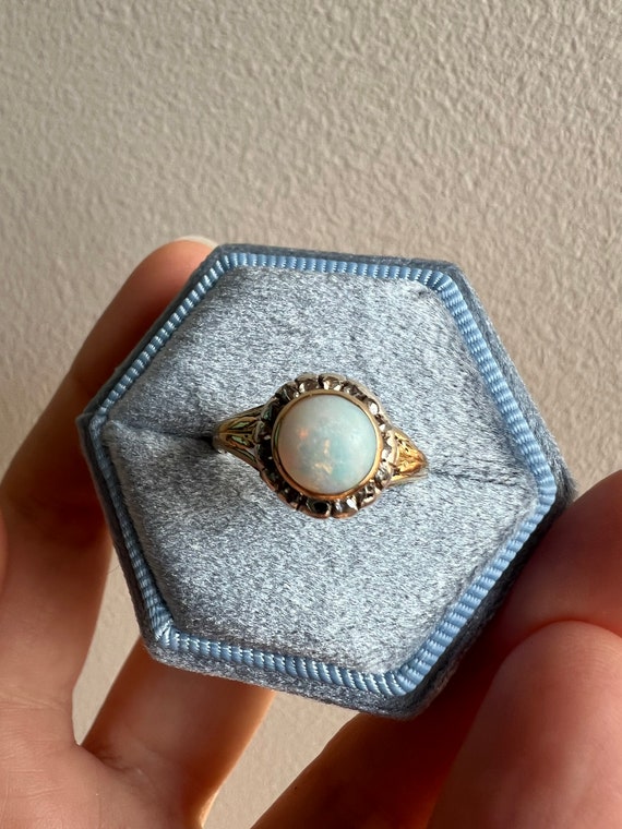 Antique Georgian ring with rose cut diamond accent