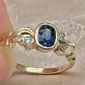 Natural sapphire ring in 14k solid Yellow Gold Natural Diamond Accent