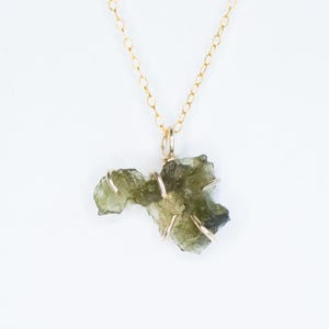 Raw MOLDAVITE Gold Necklace, authentic Czech Moldavite pendant, 0.5 - 1.5 gram with certificate in Gold 14K or s925 Silver, with reading