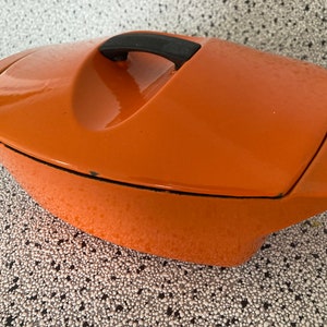 Le Creuset Casseruola In Ghisa Smaltata Raymond Loewy, 1,5L, Colore Fiamma - Edizione Limitata