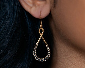 Kamala Harris' Black Pearls Drop Earrings - 24k Gold Plated
