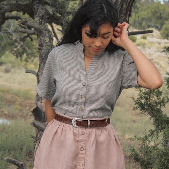 V neck Crop linen top with front closure and short sleeves / Linen crop top / Linen Women's Clothing / Womens Linen top / Christmas Gift