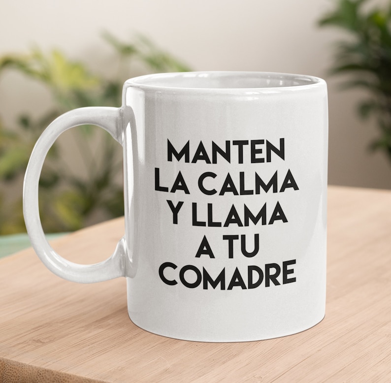 Comadre Gift Manten La Calma Y Llama A Tu Comadre Regalo Para Comadre Taza de Cafe image 1