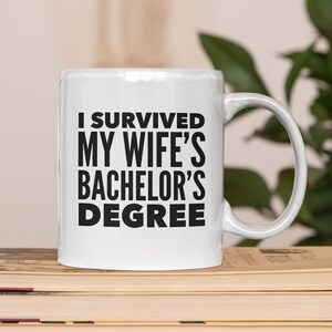 I Survived My Wife Bachelors Degree Kaffeetasse - Geschenk Ehepartner - Partner