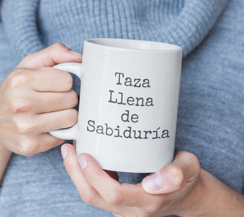 Taza Llena de Sabiduria Taza de Ceramica Regalo Para Papa Mama Abuelo Abuela Tios Maestros Mug in Spanish image 1