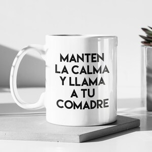 Comadre Gift Manten La Calma Y Llama A Tu Comadre Regalo Para Comadre Taza de Cafe image 2