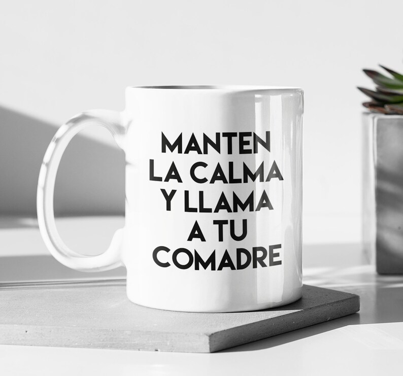 Comadre Gift Manten La Calma Y Llama A Tu Comadre Regalo Para Comadre Taza de Cafe image 2