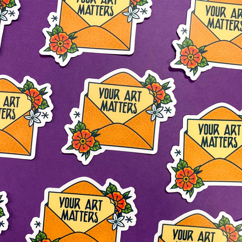 Op de afbeelding: Een set van acht stickers met elk een gele envelop met de tekst "Your Art Matters" erin. De envelop is versierd met bloemen in rood, oranje, wit en groen.