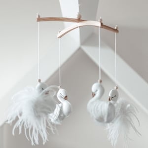 Baby mobile- Schwan mobile- Kinderzimmer Schwan Dekor- Baby Mädchen mobile- Schwan Nursery Baby mobile- Baby-Dusche-Geschenk- Neugeborenen Baby Geschenk- Schwan Dekor