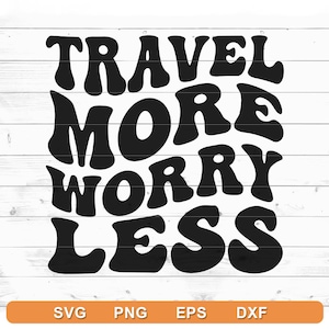 Peut inclure: Conception graphique en noir et blanc avec le texte "Travel More Worry Less" dans un style de police rétro.