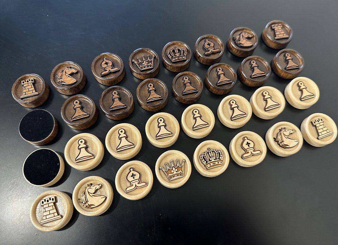 Exklusive Steine für Backgammon in Form von Schachfiguren. Etsy.de