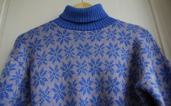 Unisex sweater 70s with blue and light blue patte… - image 5