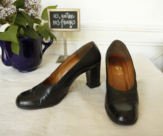 dark navy pumps