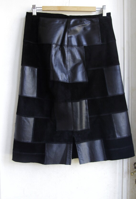 Slightly flared patchwork skirt made of black lea… - image 5