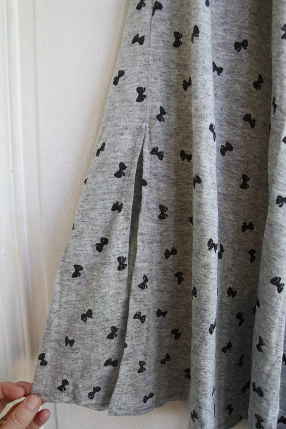 Jupe légère gris chiné et petits noeuds noirs - 8… - image 5