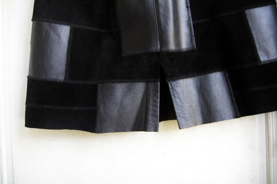 Slightly flared patchwork skirt made of black lea… - image 8