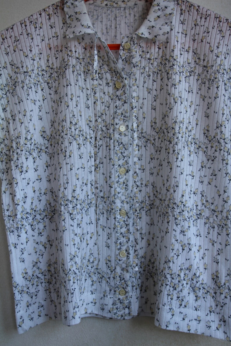 3840 Button down polo collar made in France Size M Vintage Short sleeves White knit top knit top