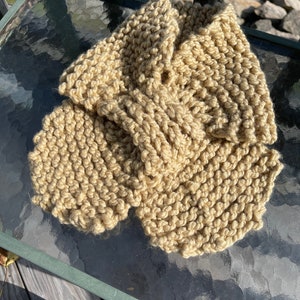 Handknit Chunky Bowtie Scarf, Peanut Beige Acrylic Wool Yarn, Outlander Inspired