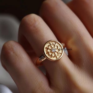 Engraved Flowers Ring, Gold Flowers Signet Ring, 14K Gold Flower Disc Ring, Dainty Boho Mandala Ring, Designer Women&#39;s Ring, Women&#39;s Ring