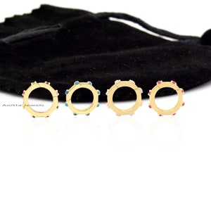 Gemstone Round Lock	
Pave Charm Holder