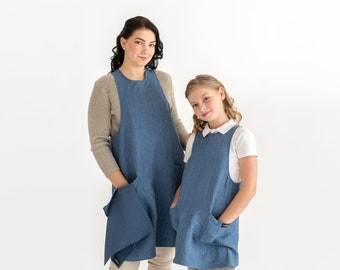 Set of matching mom and child linen aprons. Cross back / Japanese style apron